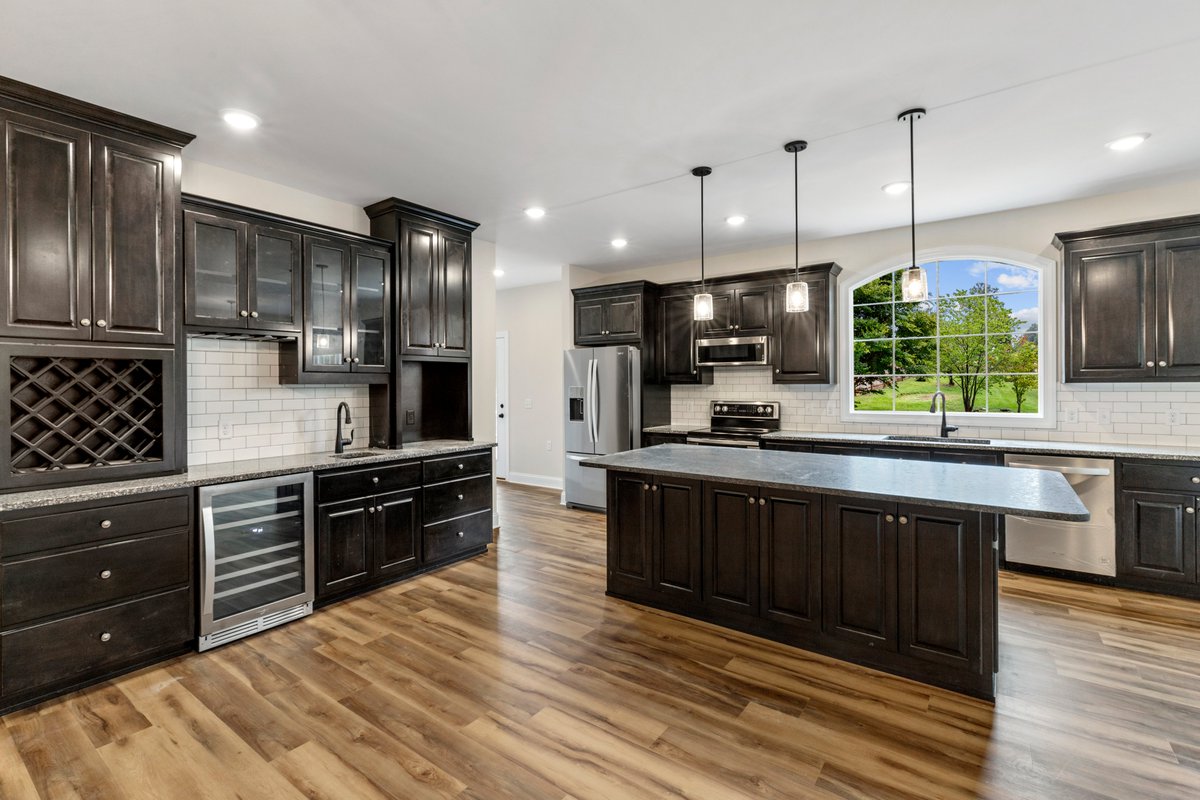 berryridgeva's tweet photo. Are you dreaming of a custom kitchen that is tailored to your unique lifestyle? Look no further! Our builder partner, Legacy Builders NRV, specializes in creating stunning and functional kitchens that elevate your custom home. We promise to bring your vision to life. https://t.co/o0SsaJ4d51