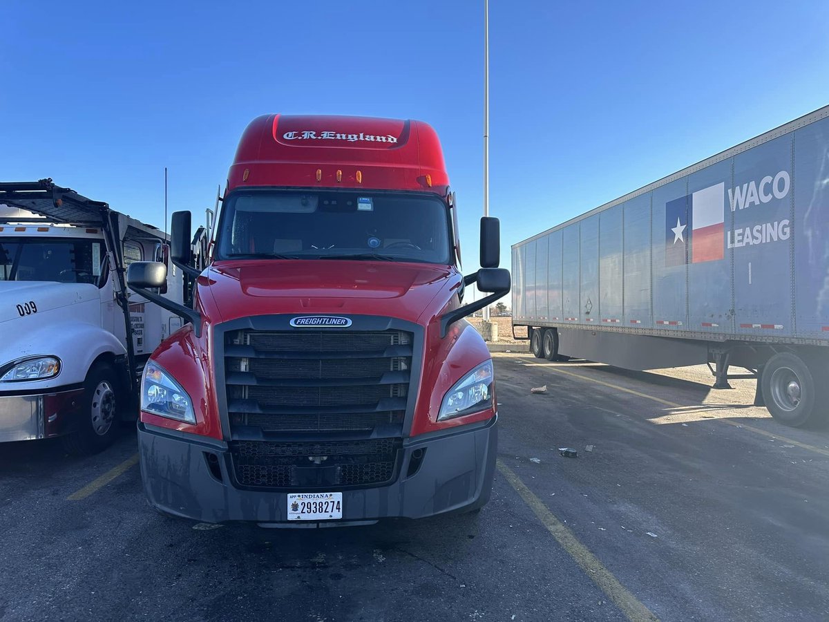 CREngland's tweet photo. "Getting ready for home-time... Gave the old girl a bath!"
Our driver, Tim, knows how to keep his ride clean! π«§π§½Where's your favorite place to get a truck wash?
#CREngland #DriveCRE #DeliverExcellence #CleanRig #Trucks #Trucking #HonorTheCrest https://t.co/SduyNJ3X8i