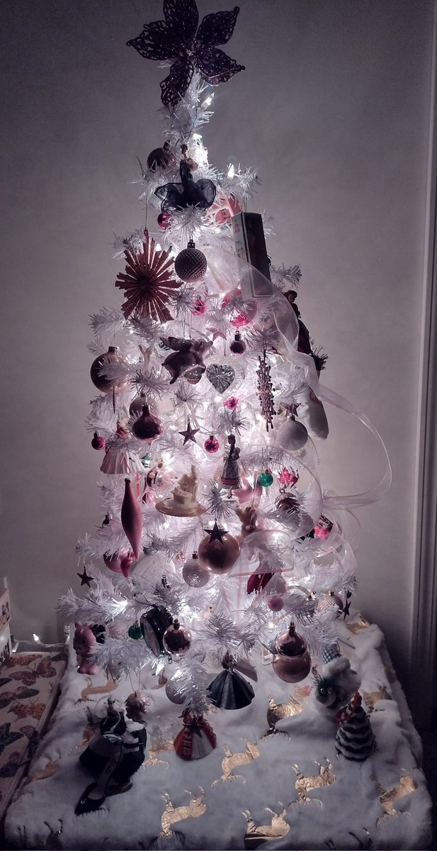 KristyMystry's tweet photo. The last of Christmas 2023/24 arrived today so it's time to change the tree from Xmas to Valentine's Day and I just remembered that I never shared her when I had finished. 
#Christmas 
#WhiteChristmasTree
#Pink https://t.co/RBUgvrYWYi