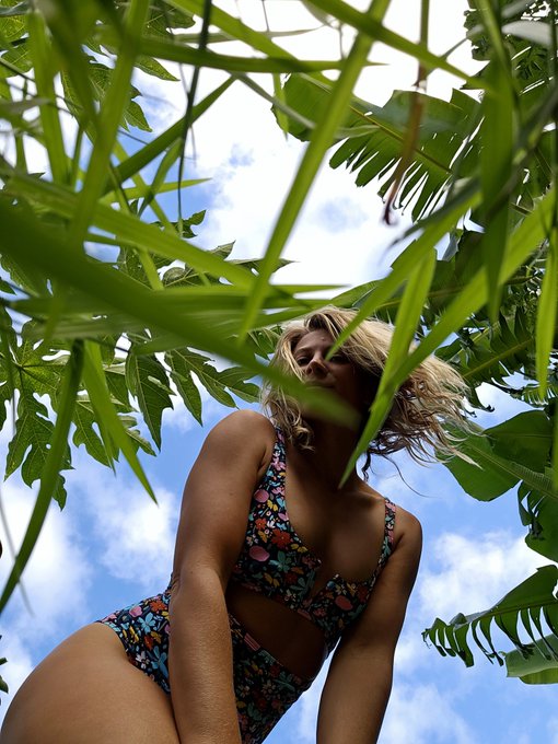 POV I shrunk you down to be a bug in my garden. https://t.co/7AO1IfFUUa