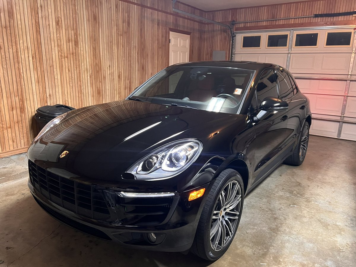 TheDeeperDepths's tweet photo. Didn’t plan on buying my wife a new car but the deal was to good to pass on !!! A old lady traded this in to our dealership because it wasn’t big enough to put her dog in…. 2018 with 9600 miles #Porsche #MacanS got this thing for a steal #Sheesh https://t.co/drvkEpdQxu