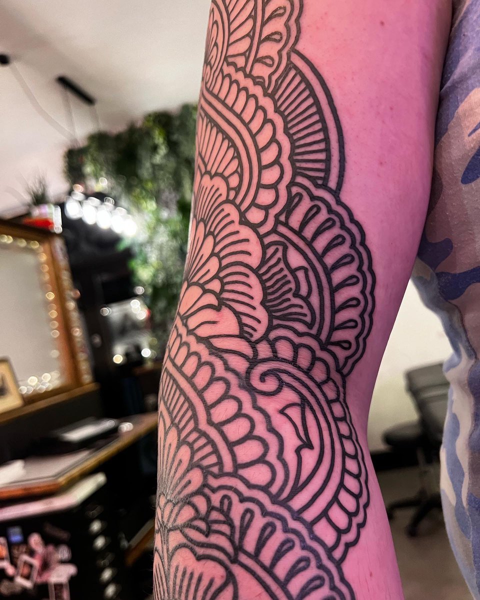unemployedoli's tweet photo. Tattoo I did today, flippin shattered lads x https://t.co/L8AepJnnAZ