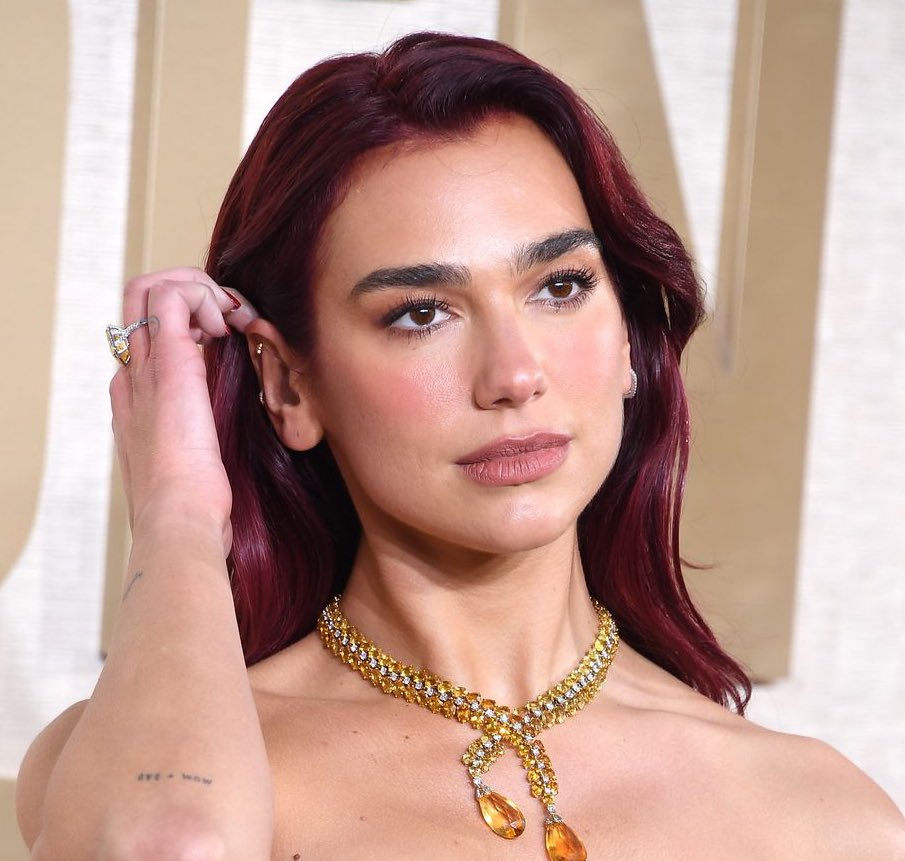 PopCrave's tweet photo. Dua Lipa and Callum Turner were spotted kissing at the ‘Masters of the Air’ after-party. https://t.co/QbpFbJLZ4m