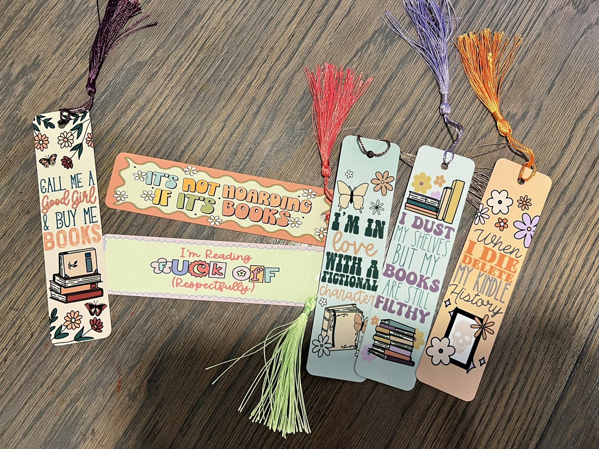 Just some fun bookmarks I started making for my business 😘. Get one today!!