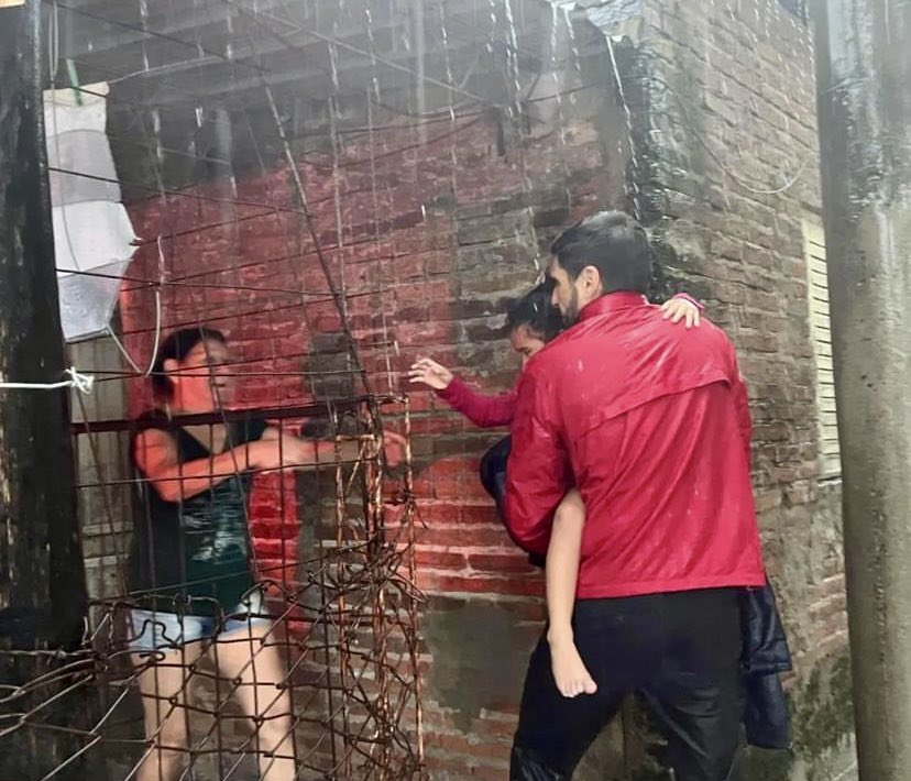Desde Presidentes Comunales (en este caso Col. Duran) hasta el Gobernador, hay un grupo de hombres y mujeres que trabajan a la par de bomberos y protección civil y dejan todo por los vecinos. 
Santa Fe va a ser grande porque está en manos de personas que aman a su tierra.