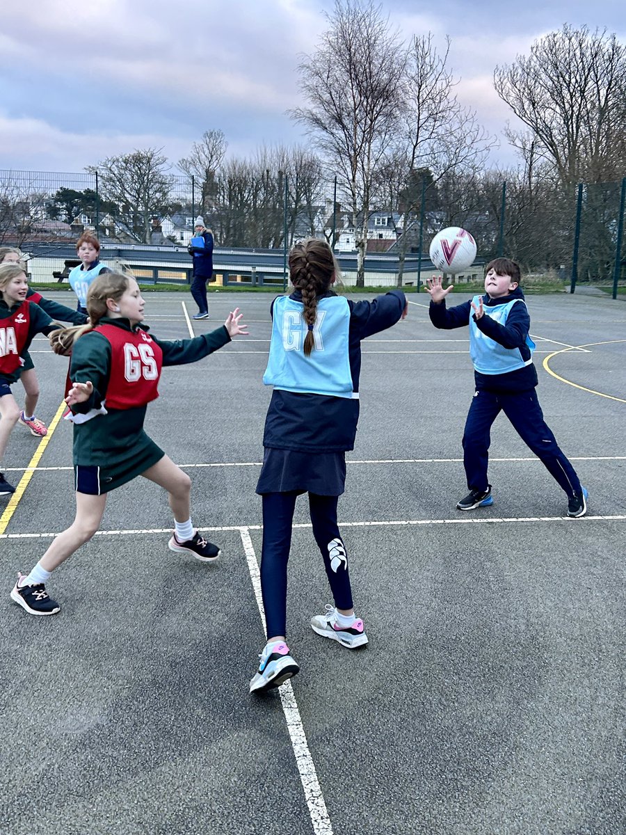 ECJS_gsy's tweet photo. The 2024 netball fixtures began bright and early with friendly matches against Melrose this afternoon. Both teams played well in the bitterly cold conditions. Lots to build on for future matches. Well done everyone. https://t.co/EcqaJC0gkI