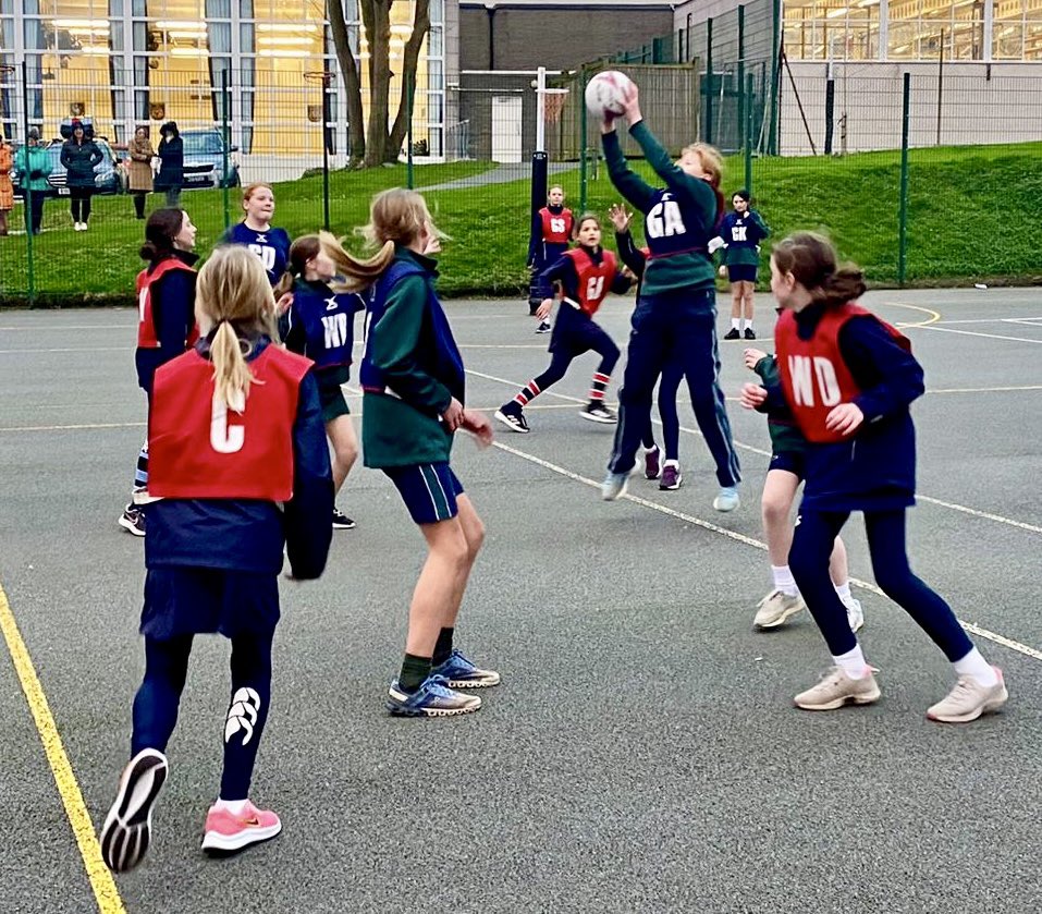 ECJS_gsy's tweet photo. The 2024 netball fixtures began bright and early with friendly matches against Melrose this afternoon. Both teams played well in the bitterly cold conditions. Lots to build on for future matches. Well done everyone. https://t.co/EcqaJC0gkI