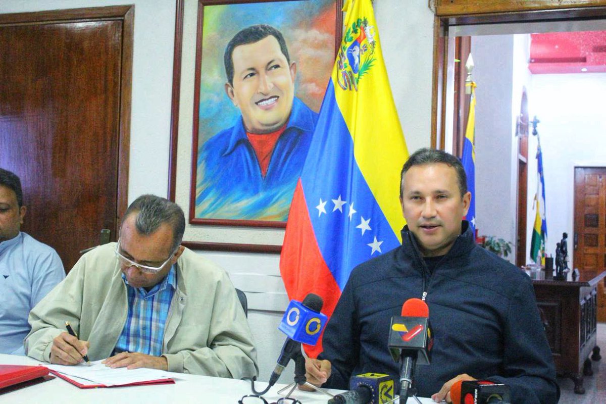 Hoy firmé la Ley para la Convivencia Ciudadana, El Civismo y La Paz en el estado Guárico para seguir consolidando la armonía y una cultura ejemplar en todo el territorio llanero, con respeto a la dignidad y a los derechos de las ciudadanas y los ciudadanos.
