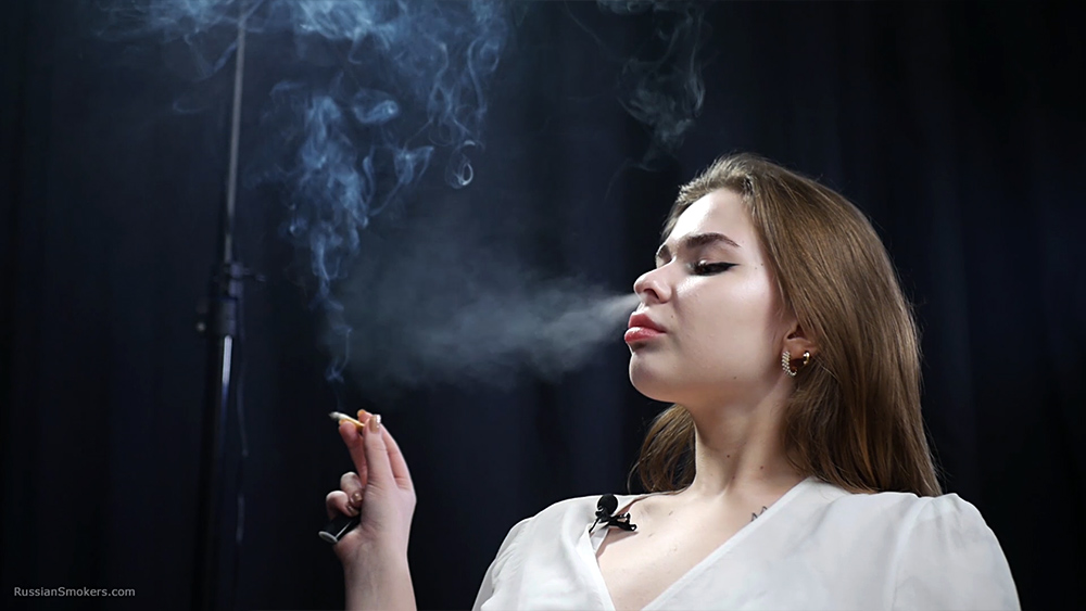 SmokersRussian's tweet photo. Sexy brown haired 19 yo is smoking two cork 100mm cigarettes
Direct link to buy this clip:  https://t.co/M6StBjpi6z #girl #pretty #young #sexy #fetish #smoker #babe #video #clip #donwloadable #russian #smokers #girls #smoking #smokingfetish #amateur #inhale #exhale https://t.co/EZ8gxwPjbj