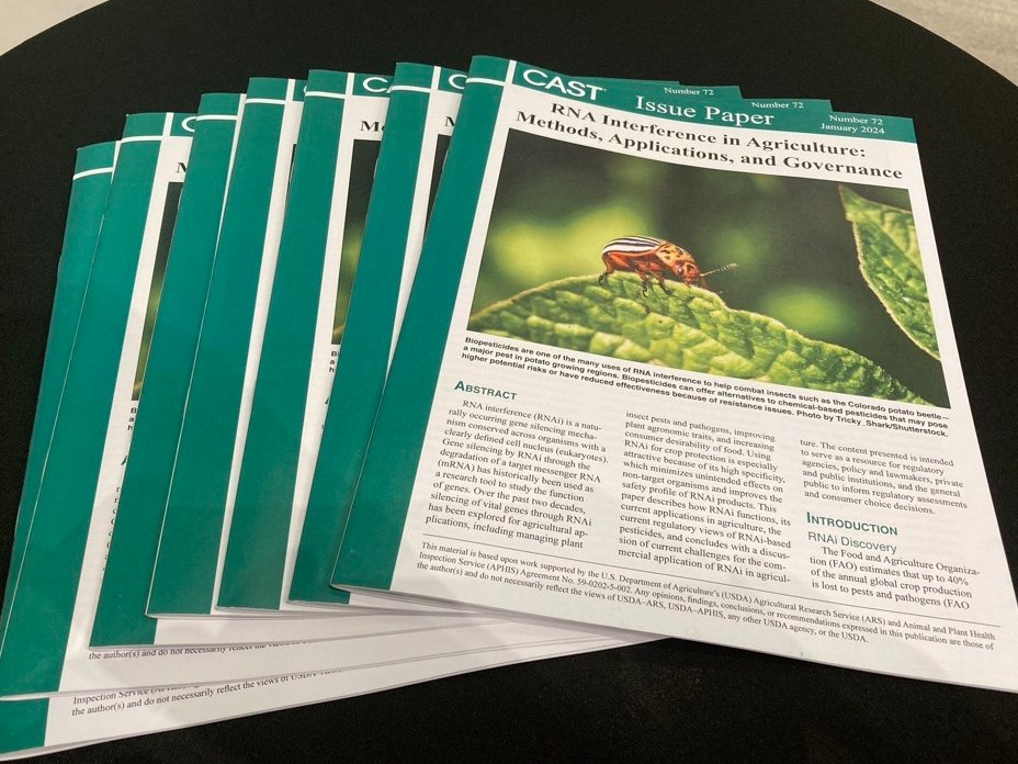 CASTagScience's tweet image. For those who missed the paper rollout of "RNA Interference in Agriculture: Methods, Applications, and Governance" today, we invite you to join the webinar release of the paper on January 17, noon-1pm CST!

Register now!
tinyurl.com/RNAi-webinar

#CASTPaper #CASTWebinar #RNAi