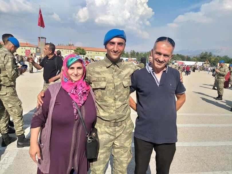 Pençe-Kilit Operasyon bölgesinde Uzman Çavuş Samet Arslan şehit oldu. Şehidimizin acı haberi Çayırova’daki ailesine ulaştı.