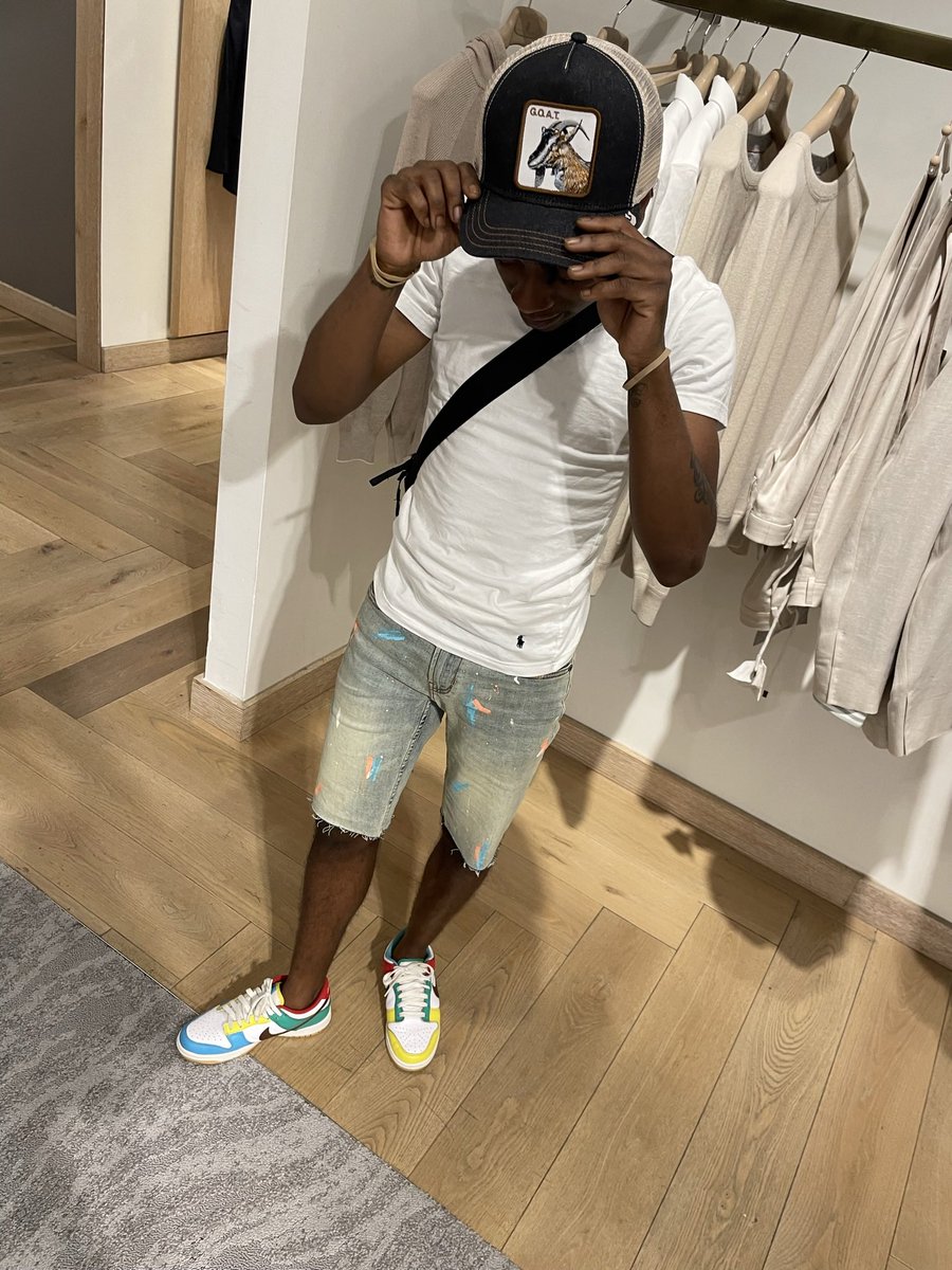 1officialbj's tweet photo. Wonder do you miss me when I’m busy on the road?
Wonder do you hear me? I’m in Houston all alone
And I’m thinking bout you https://t.co/f3hyXTzJoY
