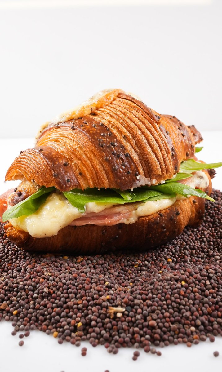 ElCuistoo's tweet image. Bon on a bien rigolé mais si je me chauffe et je fais vraiment une vente de croissants salés ça va intéresser des gens ?