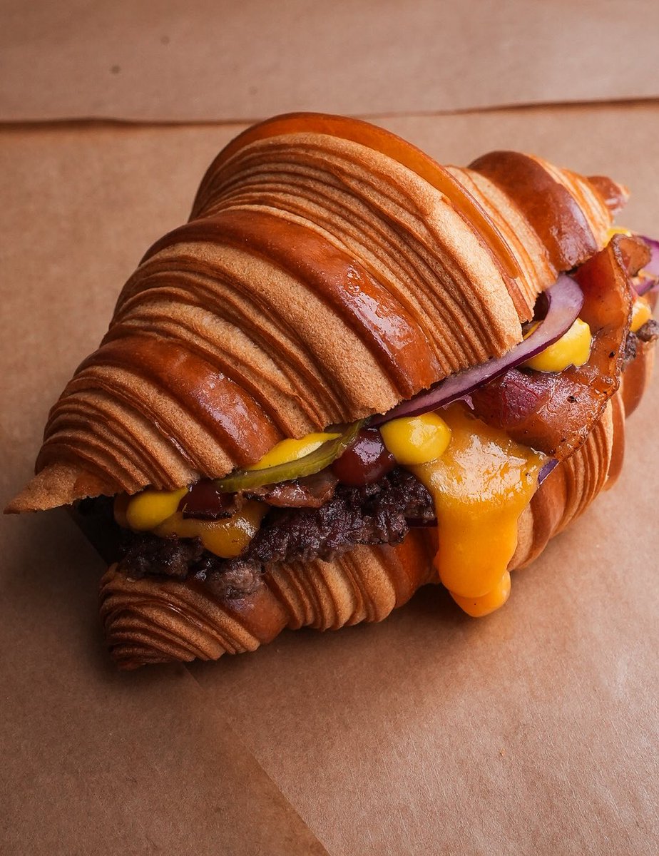 ElCuistoo's tweet image. Bon on a bien rigolé mais si je me chauffe et je fais vraiment une vente de croissants salés ça va intéresser des gens ?