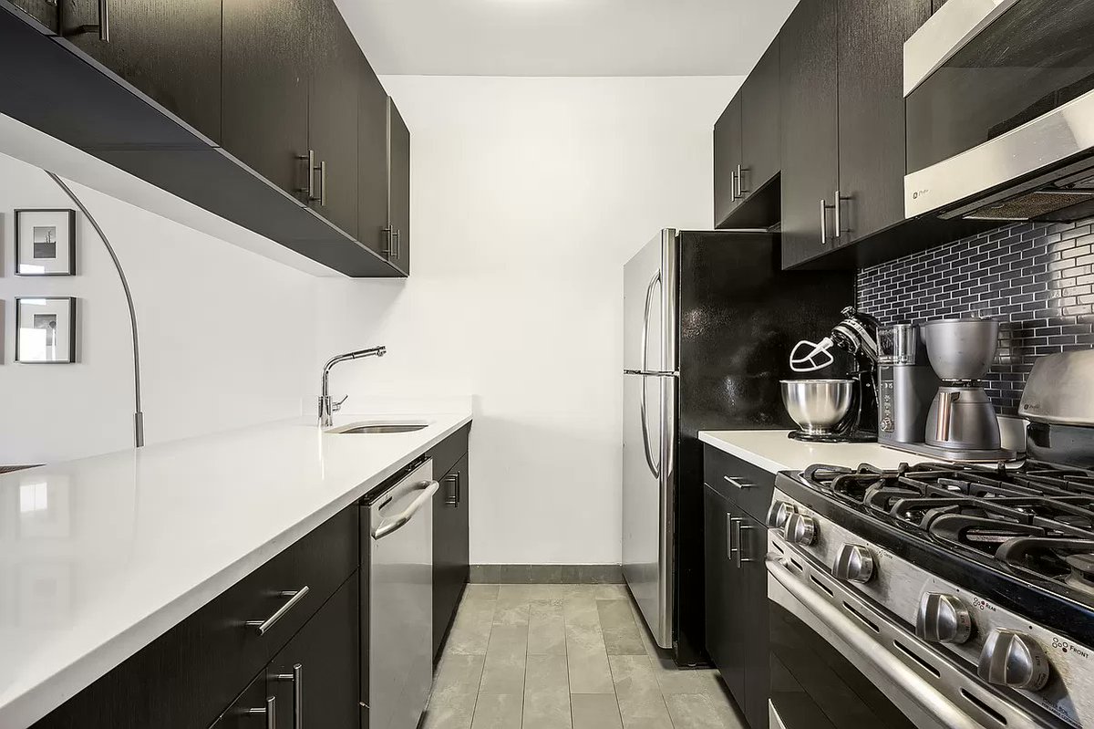 MR_VBP's tweet photo. Battery Park City 1 BR Condo | 350 Albany Street | 3F | $699K | CC $1460 | Tax $1303 | Abundant light, hardwood flooring, &amp; elegant stainless/onyx/white kitchen palette | contact me to view / more photos &amp; floorplan: https://t.co/YPtr8g0EIX @MNSrealestate https://t.co/usPGP2q7uu