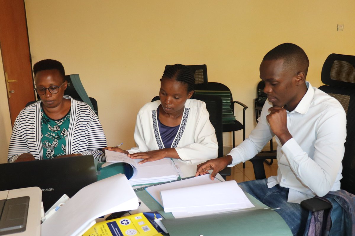 npscrwanda's tweet photo. Komisiyo y'Igihugu Ishinzwe Abakozi ba Leta yashoje igenzura ku micungire y'abakozi ba Leta yakoraga mu @RwinkwavuO kuva ku wa 08/01/2024. Iri genzura rikaba rigamije kureba niba abakozi bashakwa bakanacungwa mu buryo bukurikije amategeko. https://t.co/6NTibFF4Ug