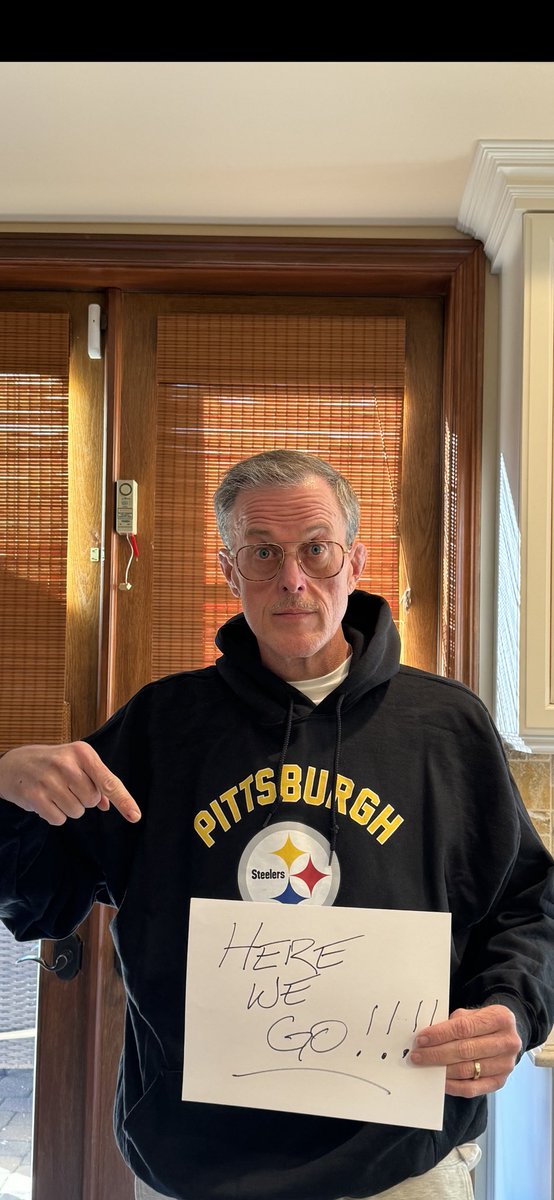 Billy Gardell tweet media