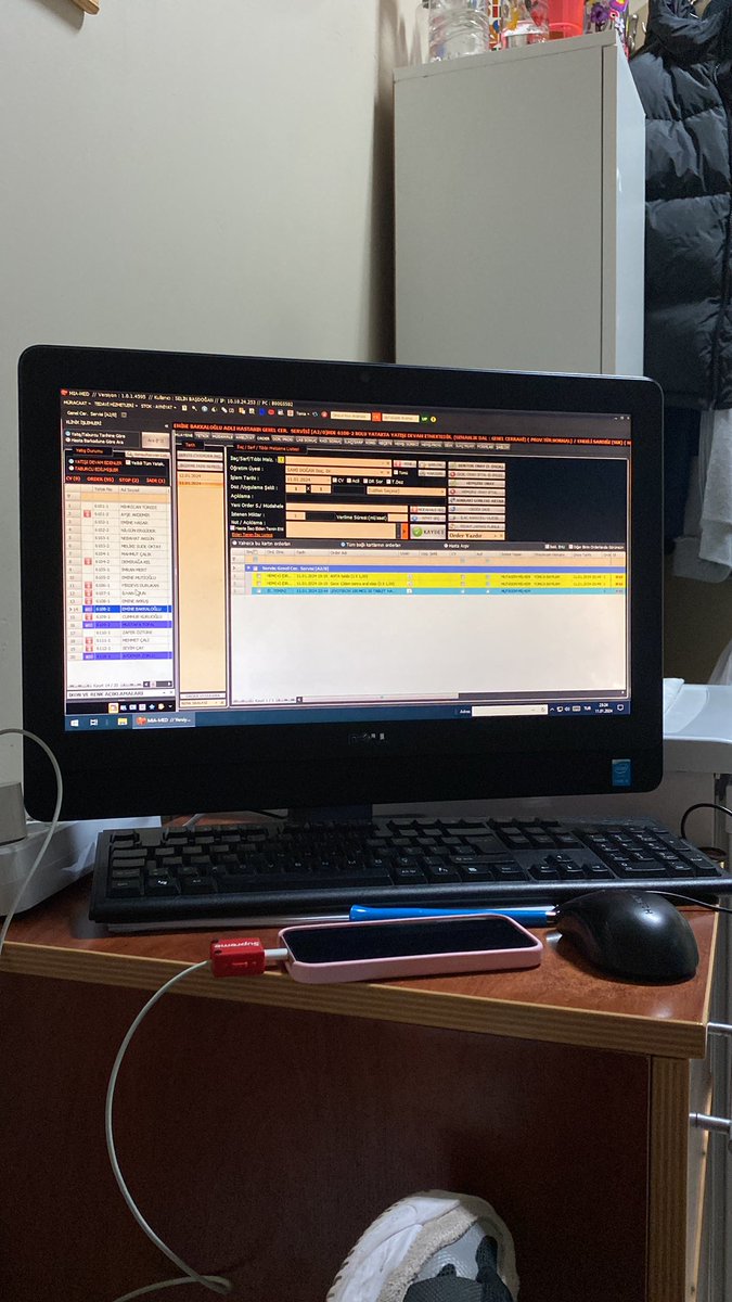 Son Dakika Haberi 
Hastahanede oluşan yoğunluktan dolayı hemşireler eşlerini çalıştırıyorlar