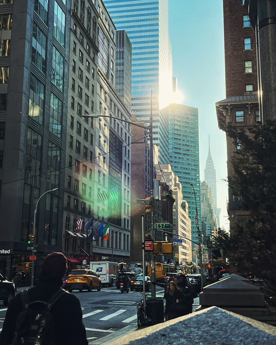 omardpal's tweet photo. Mid week hustle.
#sunnydays #tonesofnyc #Midtown #Manhattan #thisisnewyorkcity #streetsofnewyork #streetphotography #nbc4ny #abc7ny #fox5ny #ny1pic #newyorkcity #newyork #nyc #nycprimeshot #seeyourcity #newyorkarea #nycityworld #thingsisee #cityscape https://t.co/qNAZCTmsZp