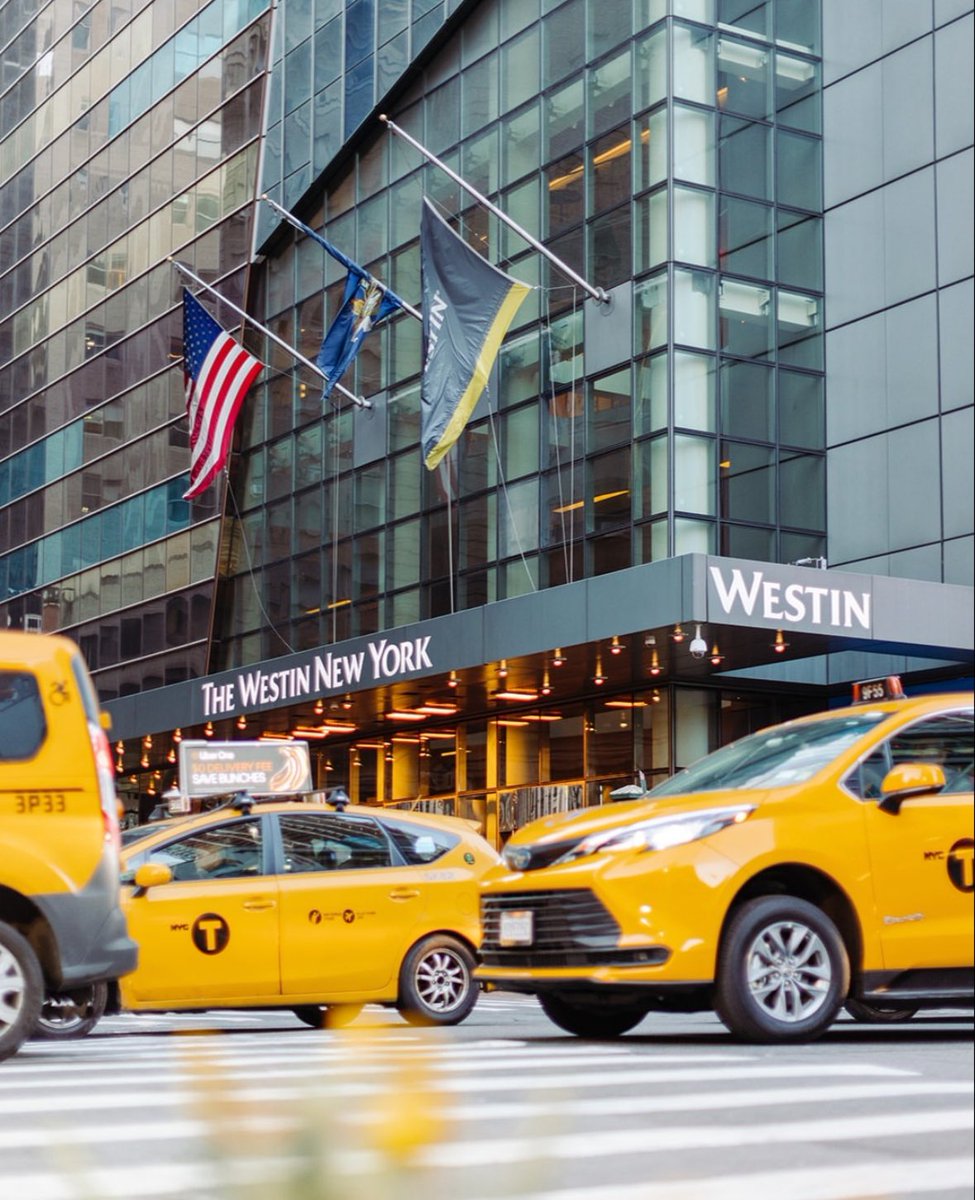 TimesSquareNYC's tweet photo. Start your year with an extended winter vacation (or staycation!) in Manhattan’s most iconic neighborhood 🌆
Check out @nyctourism this #HotelWeek season for 24% off stays at beloved hotels now through February 4th 🎉
Participating #TimesSquare hotels include:
🏨 @thechatwalny https://t.co/d3WUlHqpL7
