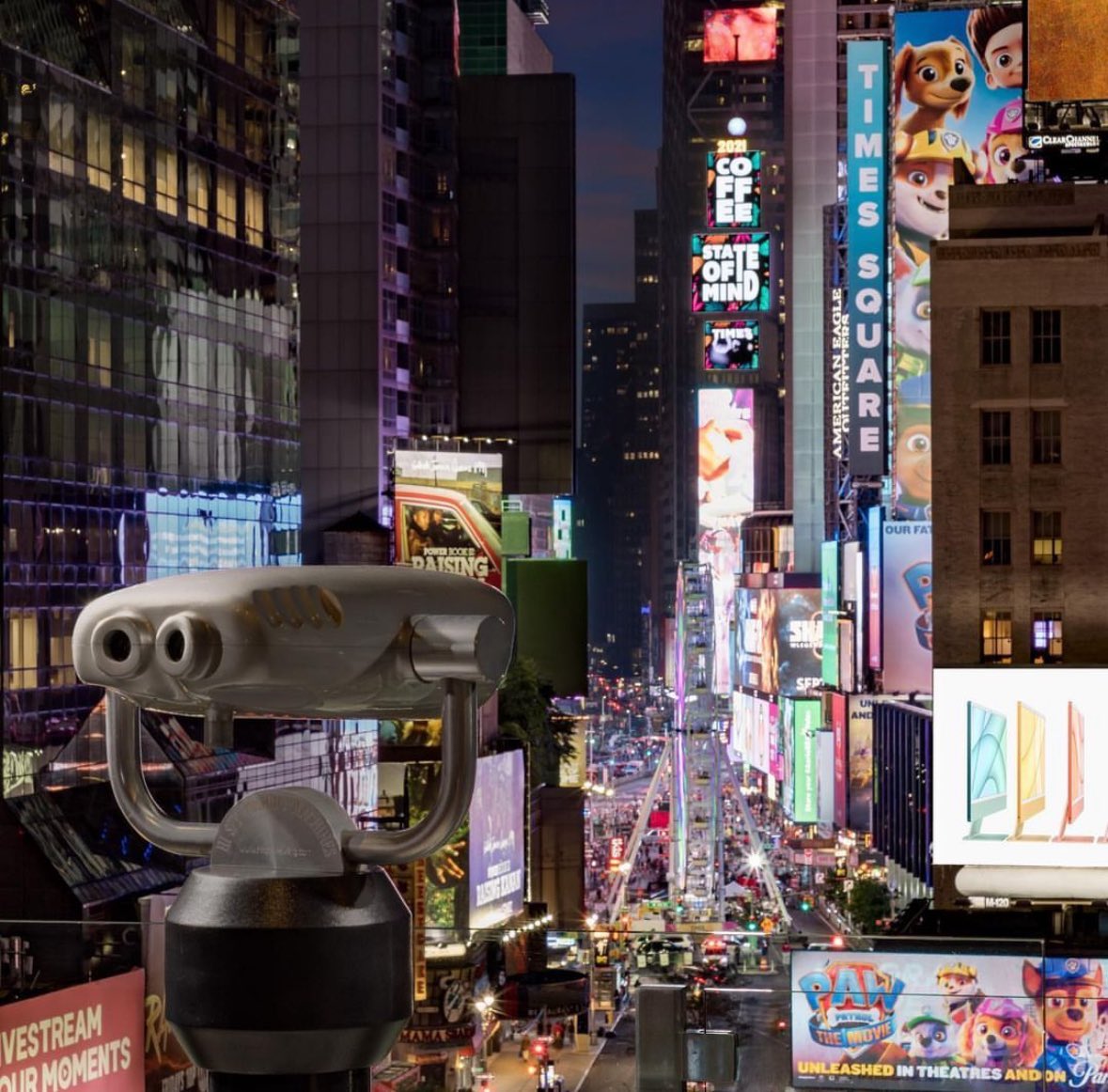 TimesSquareNYC's tweet photo. Start your year with an extended winter vacation (or staycation!) in Manhattan’s most iconic neighborhood 🌆
Check out @nyctourism this #HotelWeek season for 24% off stays at beloved hotels now through February 4th 🎉
Participating #TimesSquare hotels include:
🏨 @thechatwalny https://t.co/d3WUlHqpL7