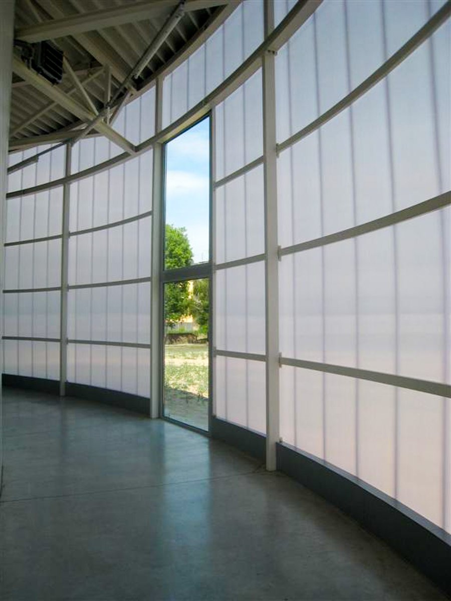 DanpalMX's tweet photo. Logra recubrimientos espectaculares en formas únicas, permitiendo el paso de la luz natural, lo que permite disminuir el consumo de electricidad.

#exterior #arquitectura #fachadas #arquitecturaydiseño #iluminacion #DANPAL https://t.co/V4hRSwIUdh