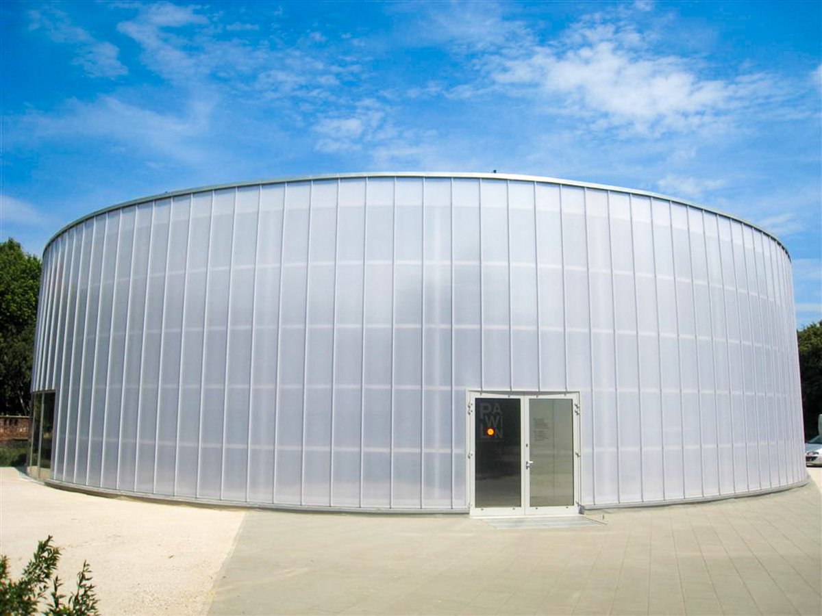 DanpalMX's tweet photo. Logra recubrimientos espectaculares en formas únicas, permitiendo el paso de la luz natural, lo que permite disminuir el consumo de electricidad.

#exterior #arquitectura #fachadas #arquitecturaydiseño #iluminacion #DANPAL https://t.co/V4hRSwIUdh