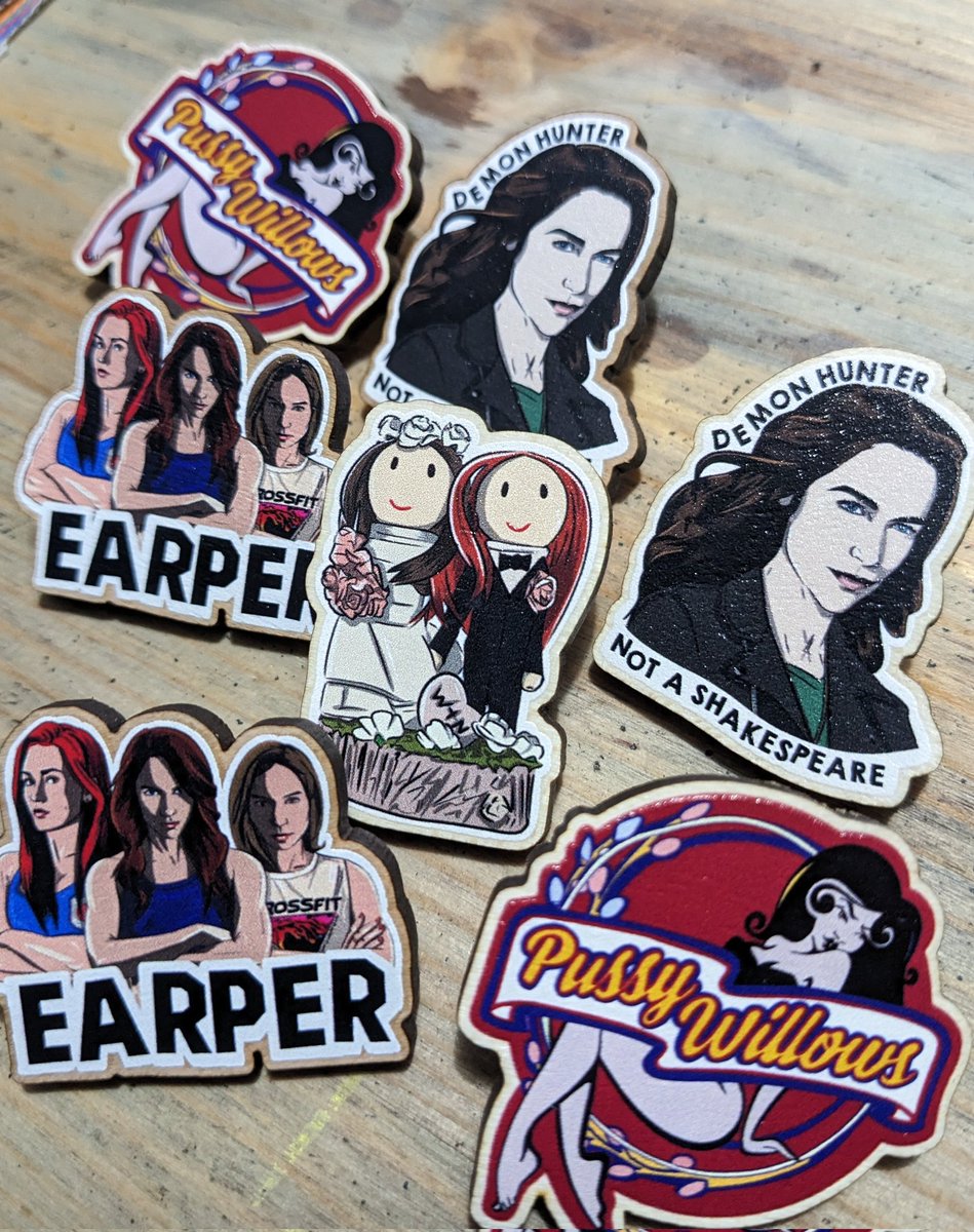 Wooden #Earper pin badges! 
24 hour flash sale - £5 each or 3 for £10 🫶❤️ 
The art is printed directly onto the wood. 😍
#WynonnaEarp
hb0m8.co.uk/pinbadges