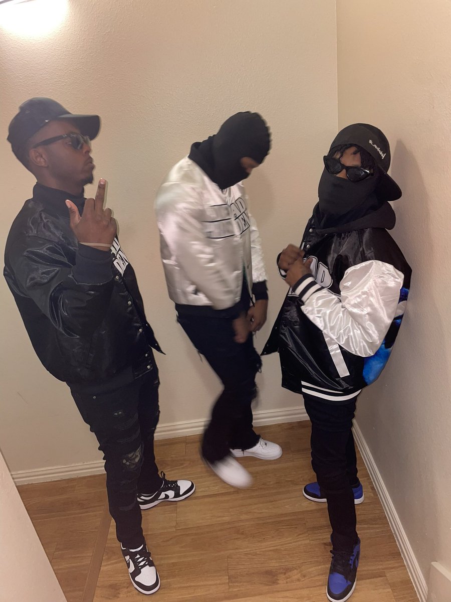 1officialbj's tweet photo. She know I'm a boss, been had the sauce before they drafted the Jet
I'ma keep it G-W-A-Y, change up the alphabet
Lil' bro, he a opp, you on my live, I take that as a threat https://t.co/cLlcAJLTg9
