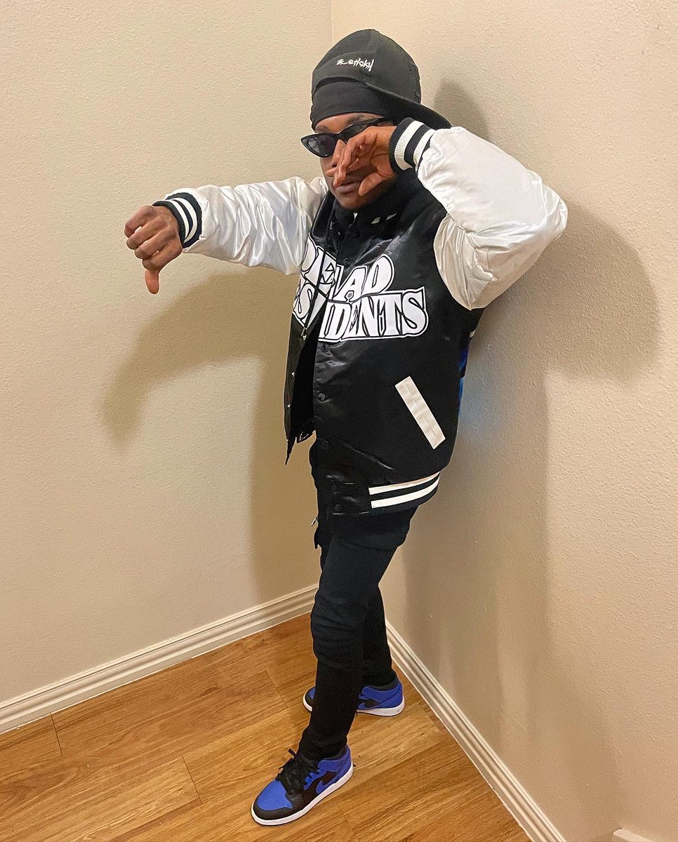 1officialbj's tweet photo. She know I'm a boss, been had the sauce before they drafted the Jet
I'ma keep it G-W-A-Y, change up the alphabet
Lil' bro, he a opp, you on my live, I take that as a threat https://t.co/cLlcAJLTg9