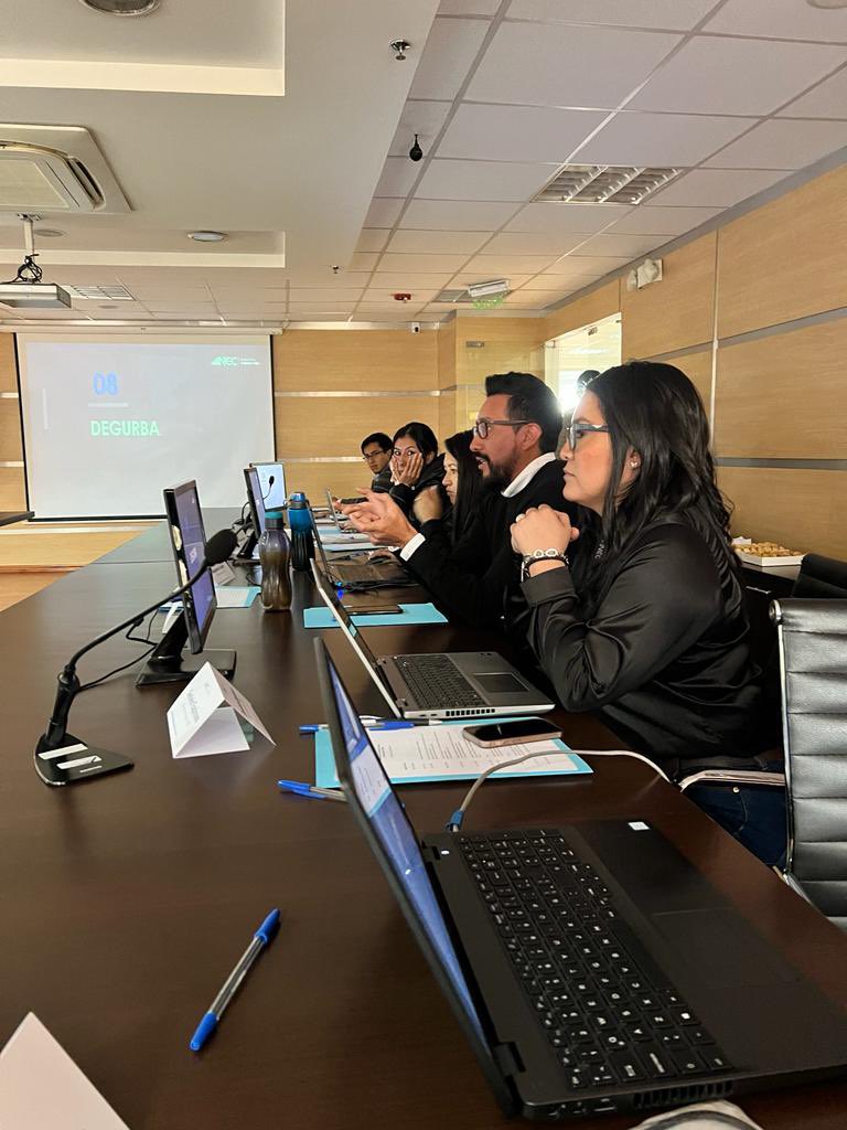 Ecuadorencifras's tweet photo. 🗺️Iniciamos el "Taller para la Generación de una hoja de ruta para la integración de información estadística y geoespacial" junto al @IGM_Ecuador @cepal_onu y #CONAGE 
🤝Integramos datos de las comunidades estadísticas y geoespaciales con el fin de generar datos estandarizados📊 https://t.co/Jnzc9PMIZs