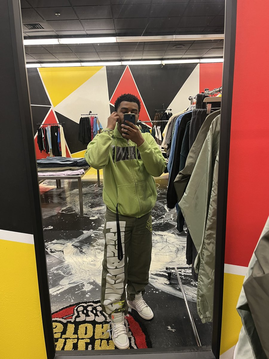 1LilDuff_'s tweet photo. your favorite designers favorite designer 🤓🏩 @LesbienneHouse https://t.co/SA81V9ftkb