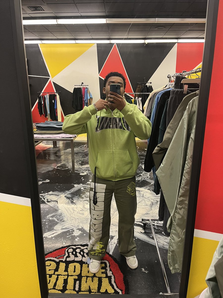 1LilDuff_'s tweet photo. your favorite designers favorite designer 🤓🏩 @LesbienneHouse https://t.co/SA81V9ftkb