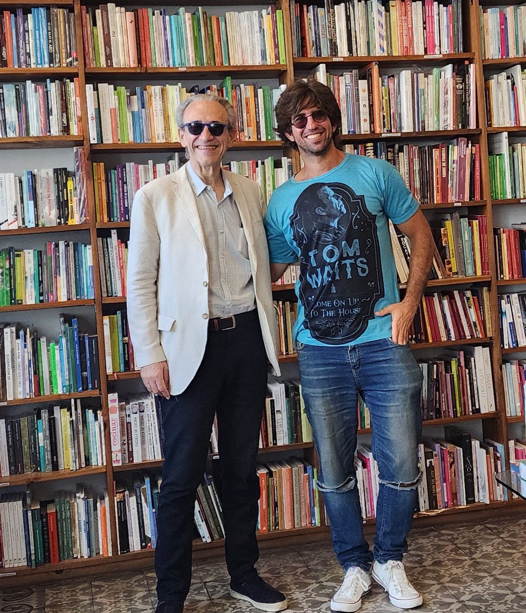 Muchas gracias querido @jm_onaindia por invitarme a "La conversación" en <a href="/radiomundo1170/">Radiomundo 1170 AM</a> 
¡Hermoso encuentro en Montevideo! 
¡Gracias, José Miguel!