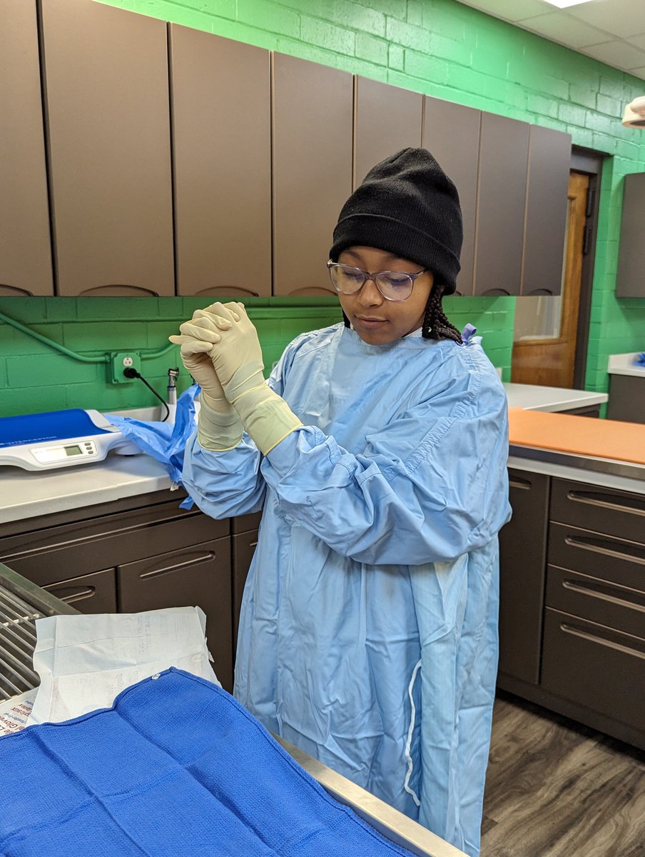 mrs_wheeley's tweet photo. The Health Science 2 class had an AWESOME time visiting Center Veterinary Hospital today! #HealthScience #VetMed #CTEforNC @CTEforNC @TCSchoolsNC @TCSCTE @thomasvillehigh https://t.co/e969kKUs0N