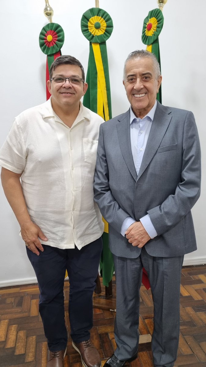 Canoas é referência em saúde para mais de 150 municípios gaúchos, incluindo Sapucaia do Sul, que tem como prefeito o meu amigo de longa data Volmir Rodrigues. Por isso, debatemos as soluções para melhorar a saúde da Região Metropolitana. Com união, fé e trabalho vamos avançando!