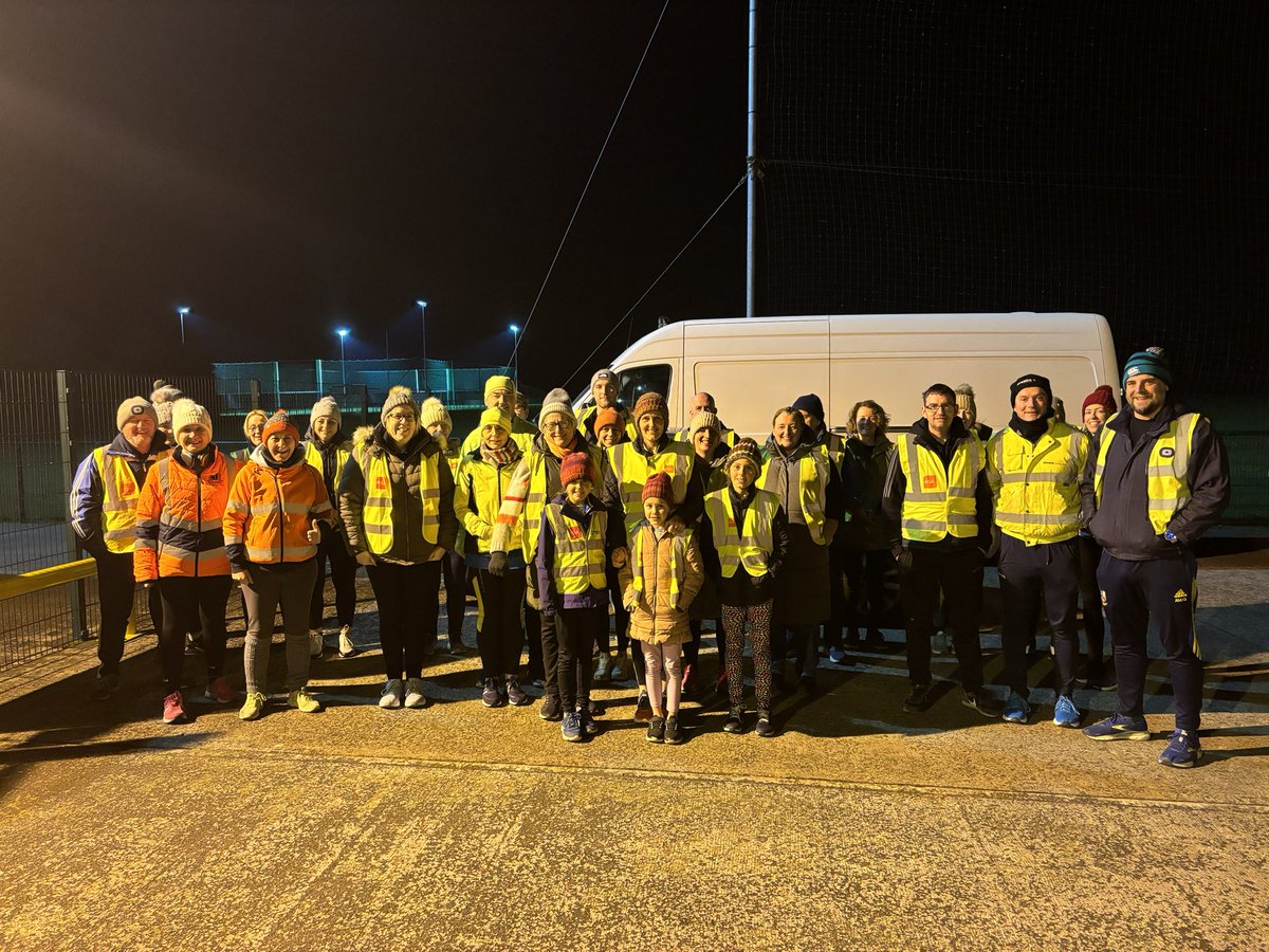 EireOgNaMullai_'s tweet photo. Well done everyone on a great first night of Ireland Lights Up! Hope to see more faces out from next week, Tuesdays and Thursdays 7.30pm from the club rooms🔵🟡 #irelandlightsup https://t.co/wButuYgaGC
