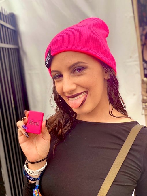 Throwback Thursday! Miss my acrylics  💅 https://t.co/6CICb28iXl