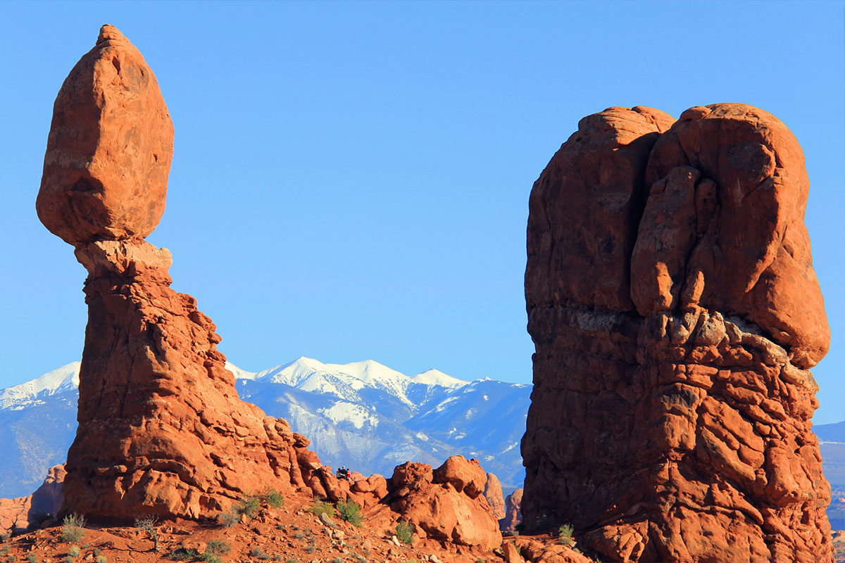 utahguidedotcom's tweet photo. Moab, Utah is an incredible place with its stunning red rocks and mountain views. It's an outdoor playground for all kinds of adventurers. Whether you like climbing rocks or just enjoying the scenery, Moab has something for everyone. https://t.co/7z9KcesPj2