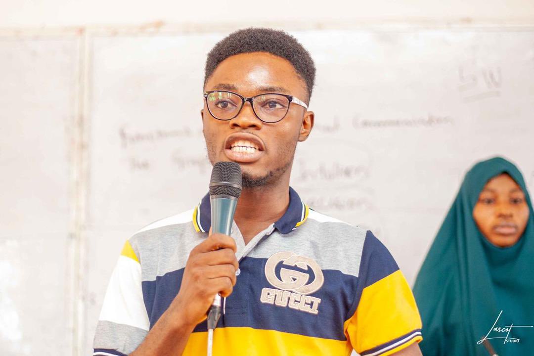 splashray_tayo's tweet photo. During my session at the @GDSC_KP event, titled "Introduction to Tech," I extensively covered "Emerging Tech Trends" and shed light on their significant impact. Specifically, I delved into key areas such as AI, Blockchain, Cybersecurity, VR/AR, IOT, and more, https://t.co/ppdMB7zSwh
