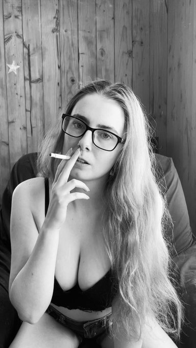 Might make some more smoking content 🤤🤤 what kind of video should I make? https://t.co/146nP7gX5x<a href="/tag/smoking"class="tags"><span>#smoking</span></a><a href="/tag/smokingqueen"class="tags"><span>#smokingqueen</span></a>