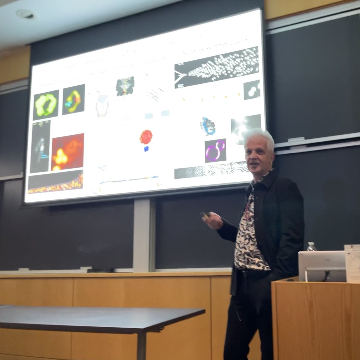 WesleyWongLab's tweet photo. Delighted to host @cees_dekker today for the BCMP Seminar! Packed house and lively discussions! https://t.co/cfeC2GKJxS