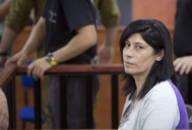 TaoufiqTahani's tweet photo. Pour la nième fois, Israël vient d'annoncer une détention administrative de six mois à l'encontre de la militante Khalida Jarar.
Une détention administrative c'est l'emprisonnement sans charges, ni preuves ... ni procès. Uniquement de l'arbitraire. https://t.co/OYYJ9cY2KC