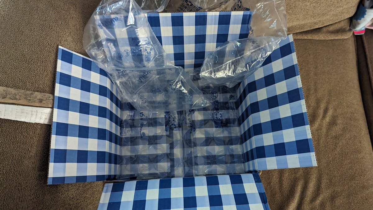 MrsCoachKMrsK's tweet photo. @bathbodyworks got me over here like...??? Yes, I was shipped a box of bubble wrap! 🤔😱🤨😶 https://t.co/KRDdqxRvxW