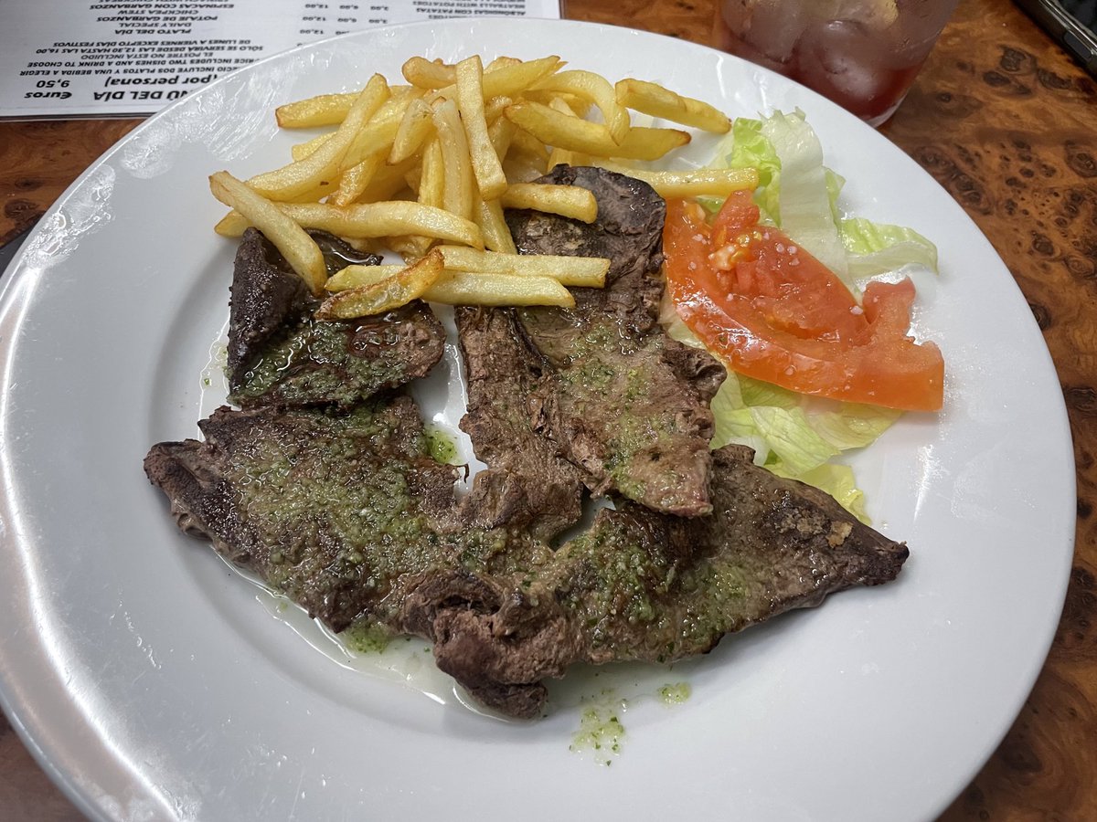 ACasadoV's tweet photo. Una tapa clásica de la gastronomía hispalense que está en peligro de extinción, el Hígado a la Plancha. En el @barkikodlachari es un clásico y una tapa obligatoria https://t.co/rf4lUAj0um