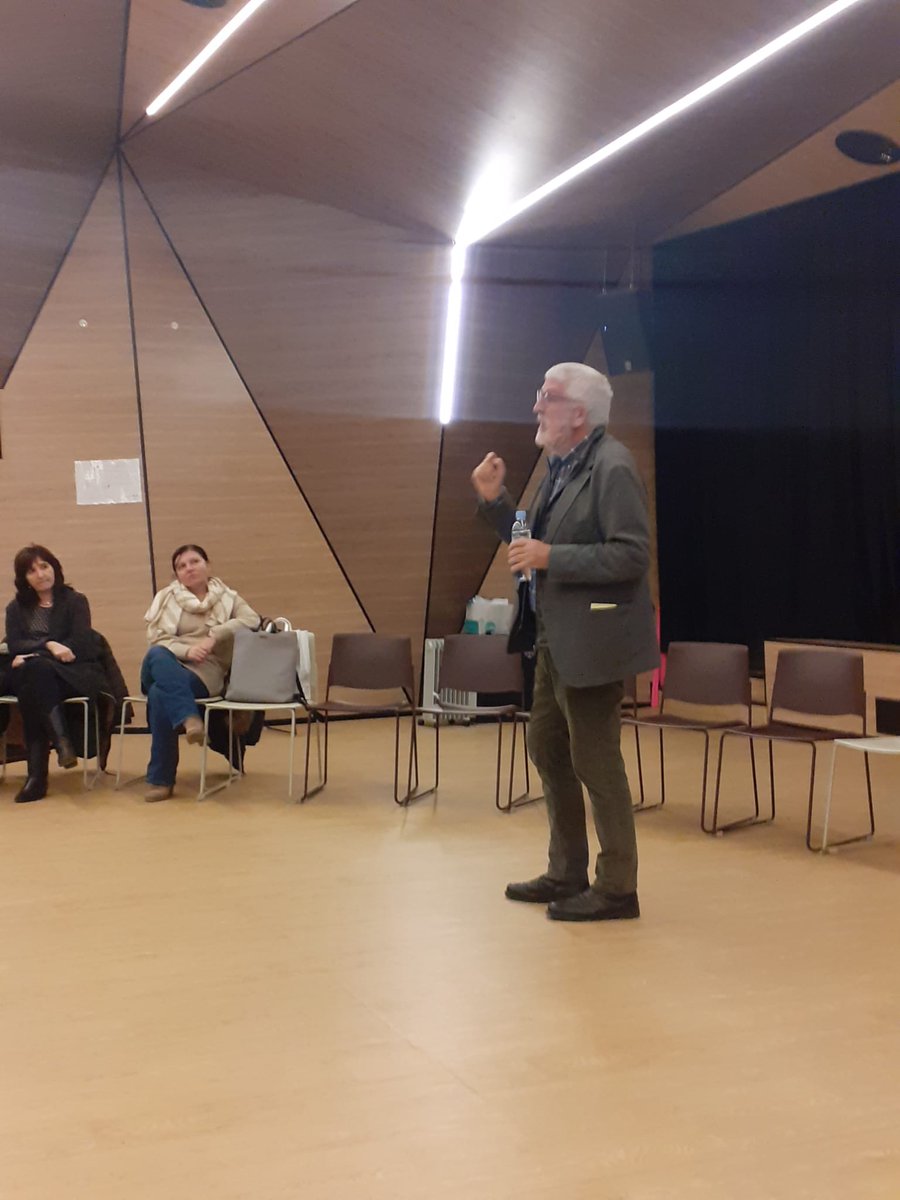 Escola La Pau (@ceiplapau) on Twitter photo Gran tarda compartint reflexions, evidències i anècdotes amb en <a href="/GregorioLuri/">Gregorio Luri</a>. Moltes gràcies per haver vingut. Seguirem donant valor a ser MESTRE/A i caminant cap al que és bo pel nostre alumnat i no cap el que és nou. Gran tarda compartint reflexions, evidències i anècdotes amb en <a href="/GregorioLuri/">Gregorio Luri</a>. Moltes gràcies per haver vingut. Seguirem donant valor a ser MESTRE/A i caminant cap al que és bo pel nostre alumnat i no cap el que és nou.