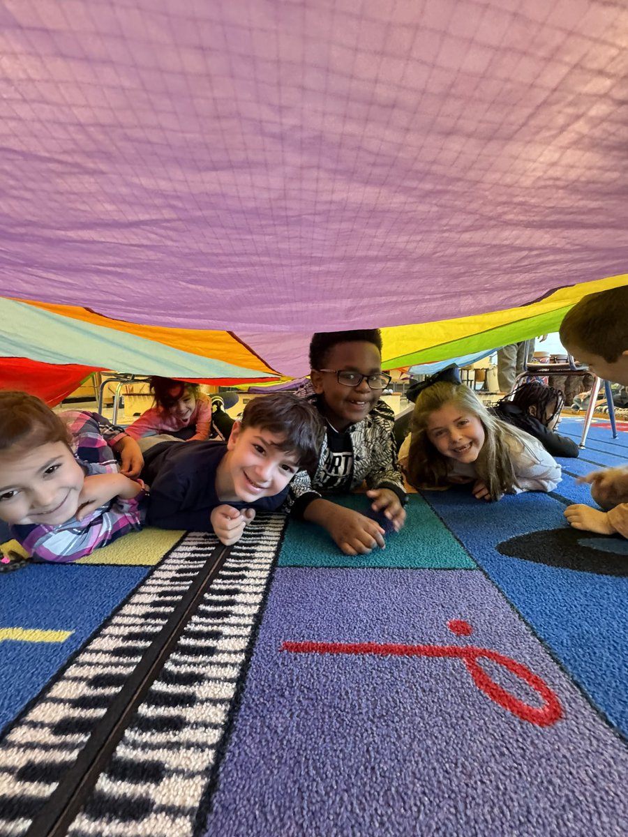 Singing and hiding in ‘The Mitten’ from Jan Brett’s Winter classic with 1st Gr <a href="/MrsBerger_4/">bergerbunch😊</a> <a href="/sunshinesin106/">Laila Savelis</a> <a href="/WWP_Dalers/">WWP_Dalers</a>