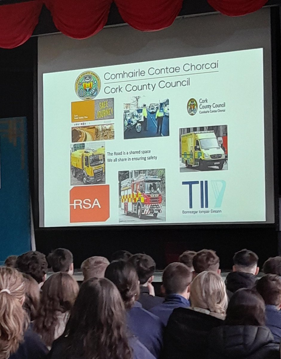 KinsaleComSch's tweet photo. Caroline Casey of @Corkcoco and An Garda Siochana delivered an informative talk today on road safety to our TY &amp; LCA students which included a virtual reality experience of a car crash. The event was aimed at educating young drivers on the importance of road safety.  @KinsaleTY https://t.co/THrTeMRfzN