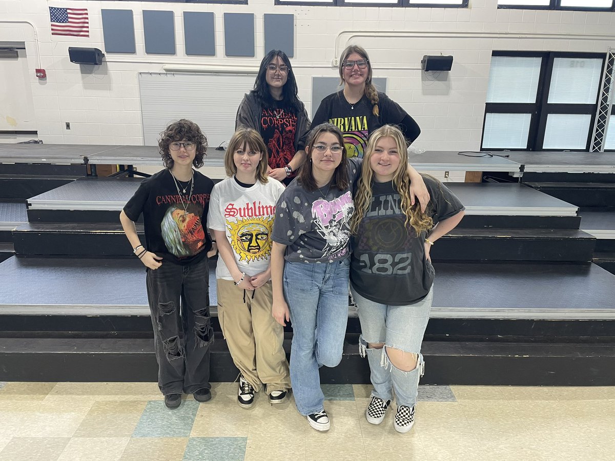 TVGirlsGroup's tweet photo. Theme Thursday: Band t-shirts 🎸
#GEthemethursday https://t.co/b7WcfXGDef