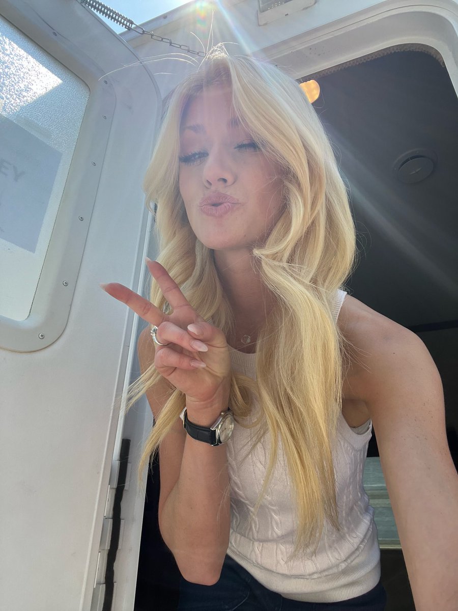 Kat_McNamara's tweet photo. I cannot even begin to express the joy these photos bring to my heart. 🩵 This Scooby gang is a ball of energy, a big hug, and more importantly - the most super sleuths around! 🔎 All my love and gratitude to these fine folks. Catch #TrueJustice: Family Ties @hallmarkchannel TOMORROW Jan 12 9/8c! 🎥 🍿